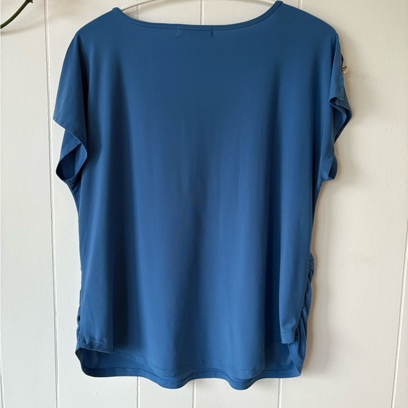 89th & Madison Blue Cap Sleeve Relaxed Blouse Button Detail Size Medium - Picture 5 of 5